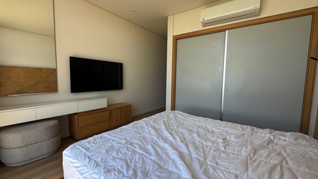 Ground-floor garden and Red Sea view from Bay Central apartment in Somabay