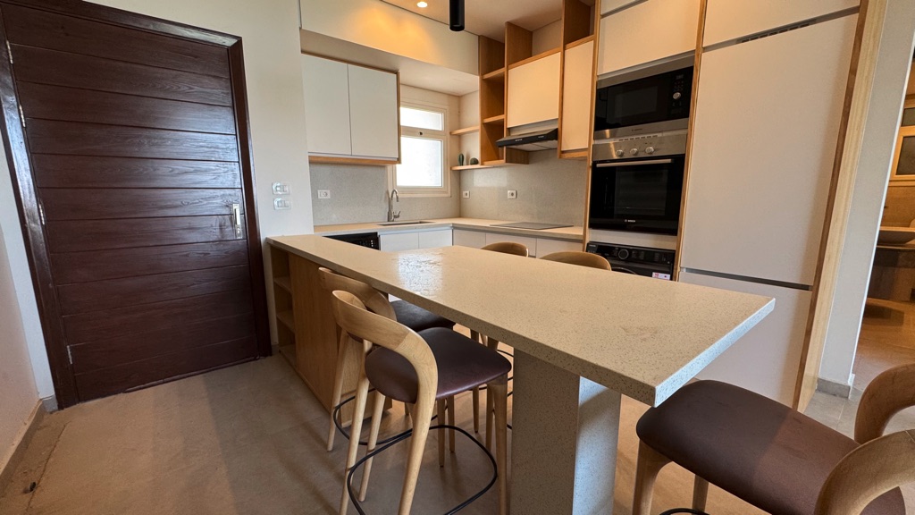 Furnished principal bedroom in Bay Central Somabay apartment