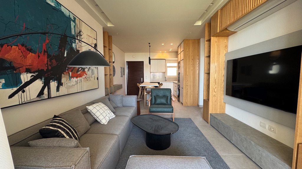 Second bedroom with built-in bunk beds in Bay Central Somabay apartment