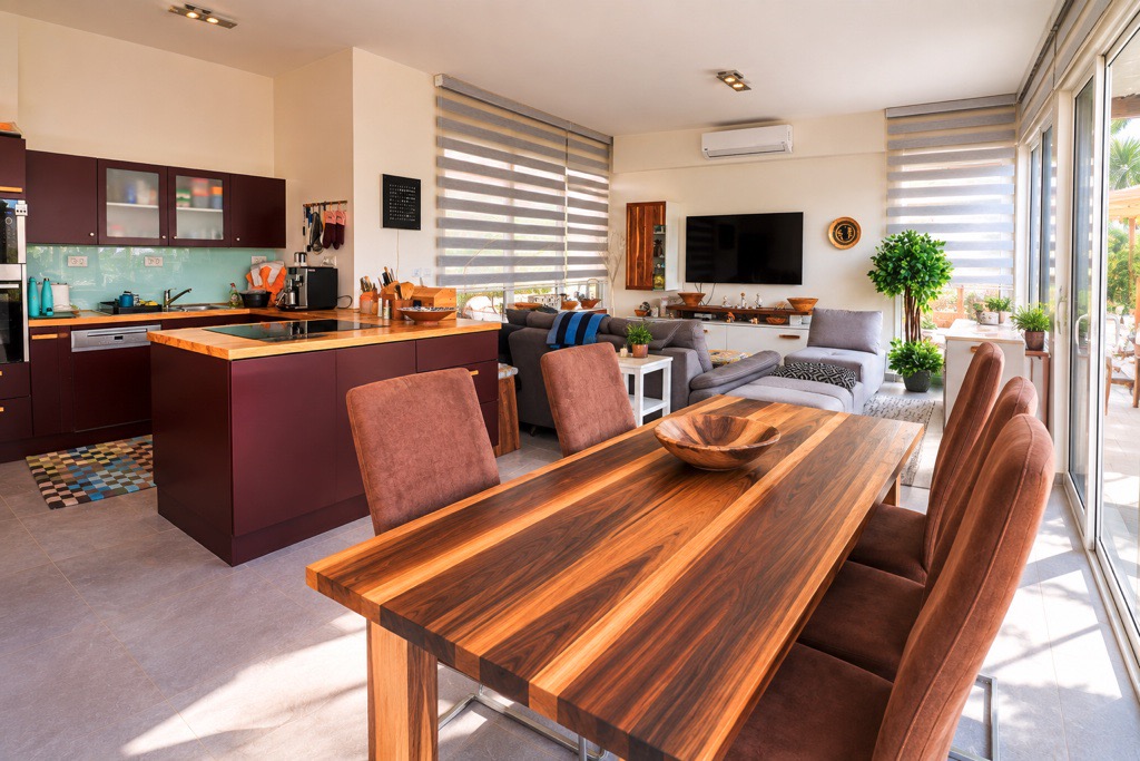 Dining and living space before furniture removal