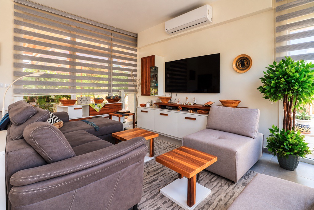 Living room with garden outlook at Wadi Jebal chalet