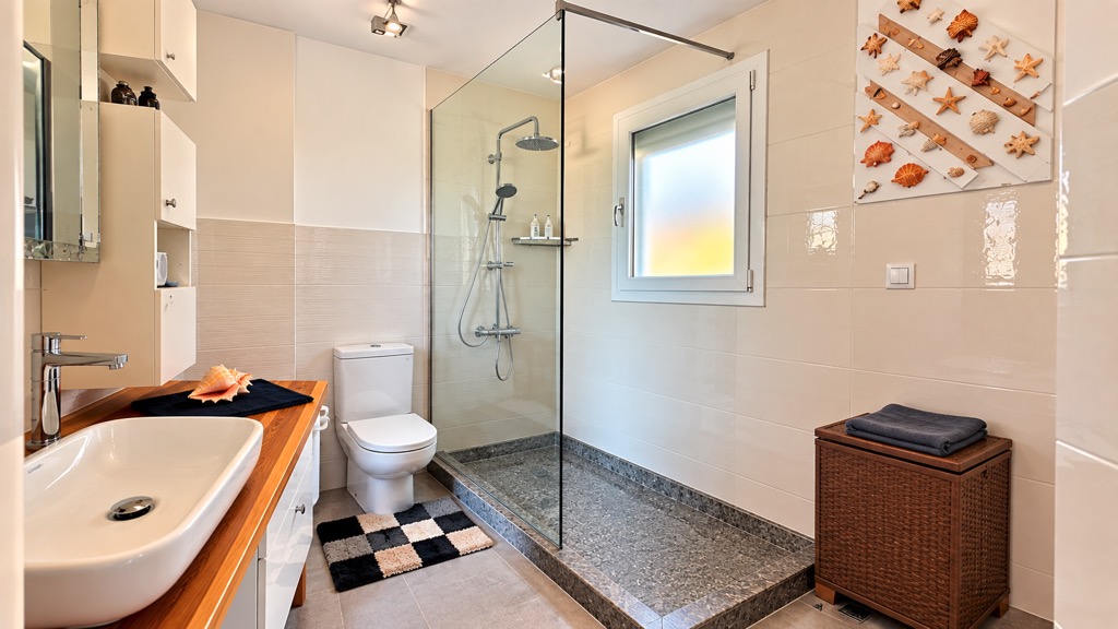 Shower room at Wadi Jebal chalet
