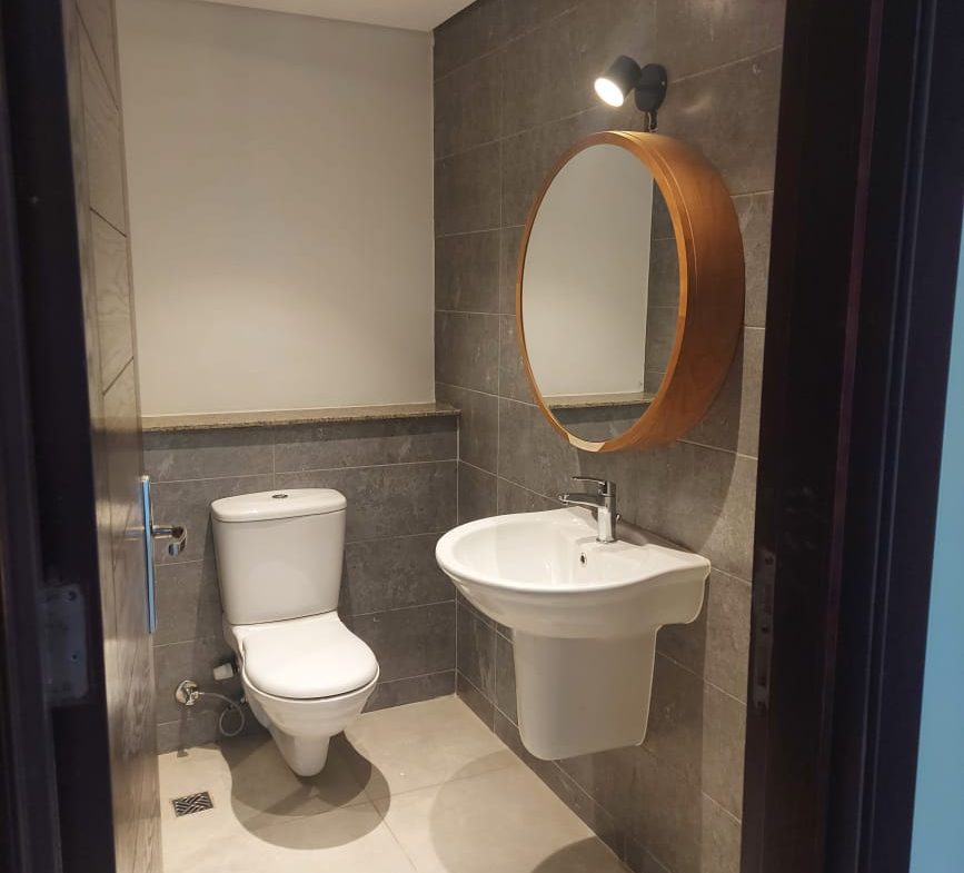 Bathroom with basin and toilet in Soma Breeze chalet